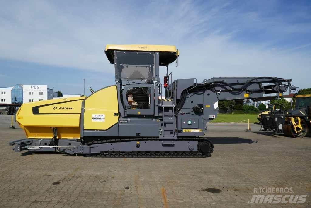 Bomag BMF 2500 M 피더