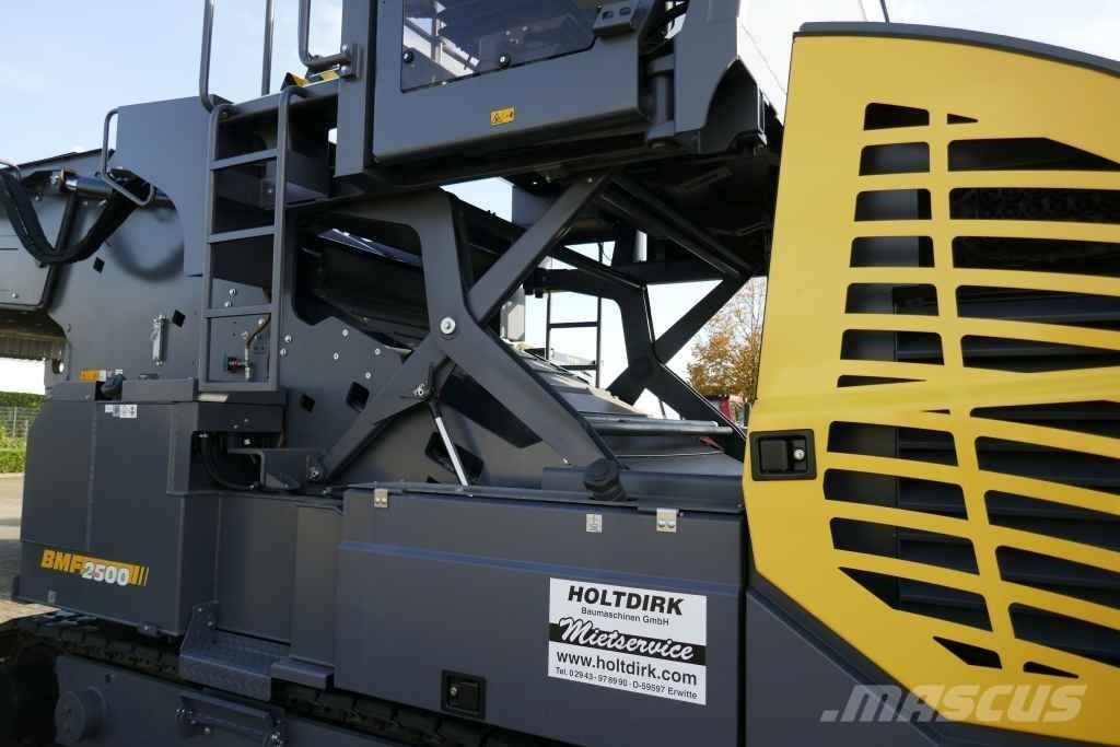 Bomag BMF 2500 M 피더