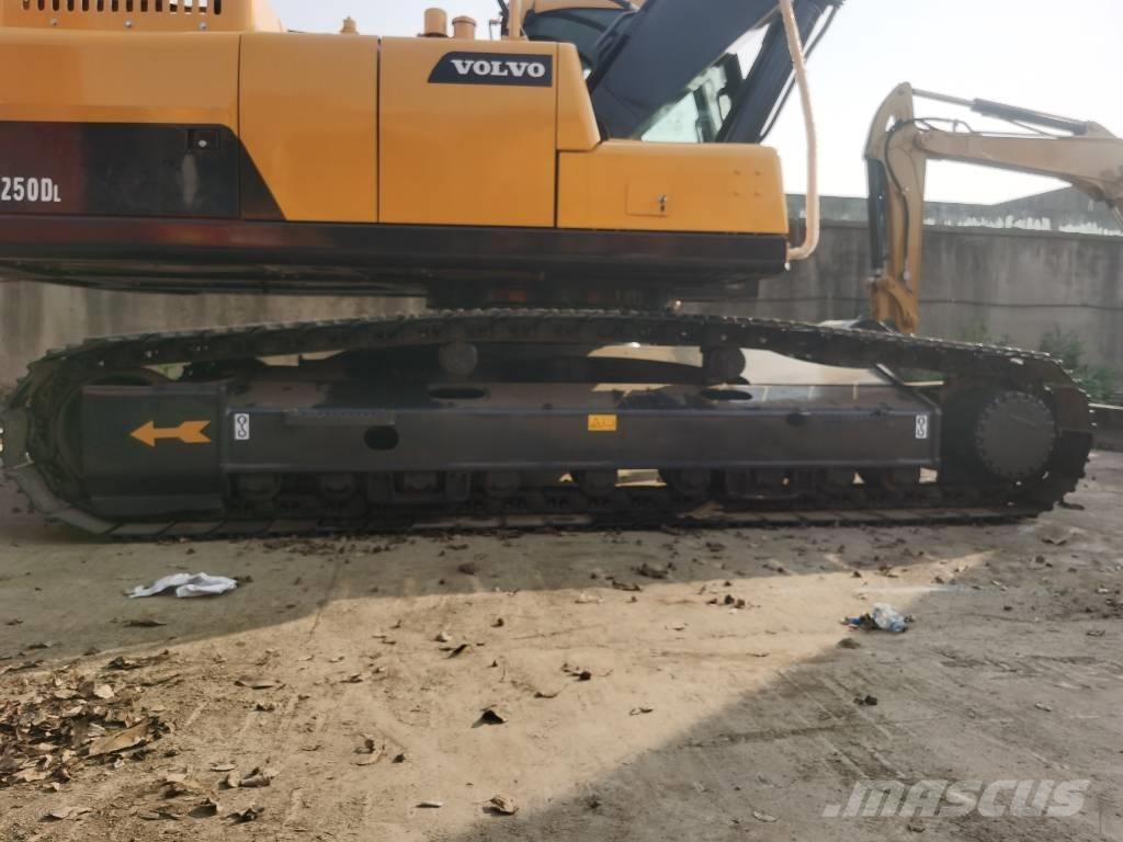 Volvo EC 250 D L 대형 굴삭기 29톤 이상