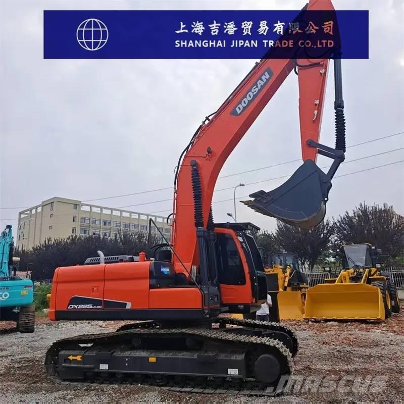 Doosan DX 225 대형 굴삭기 29톤 이상