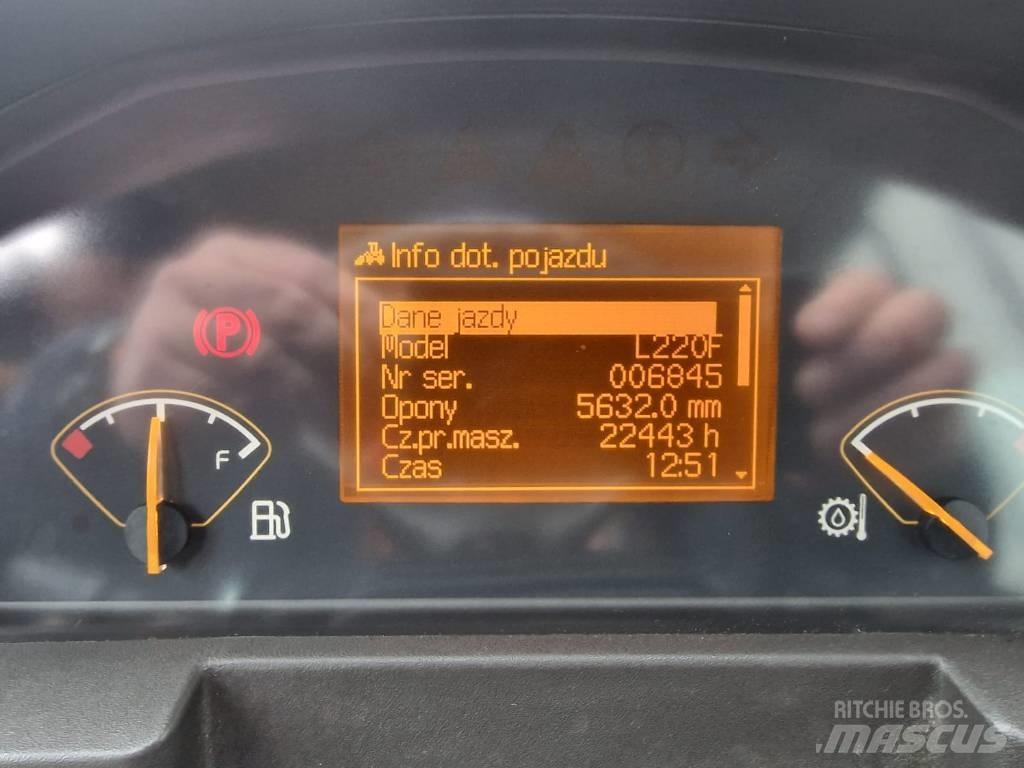 Volvo L 220 F  휠로우더