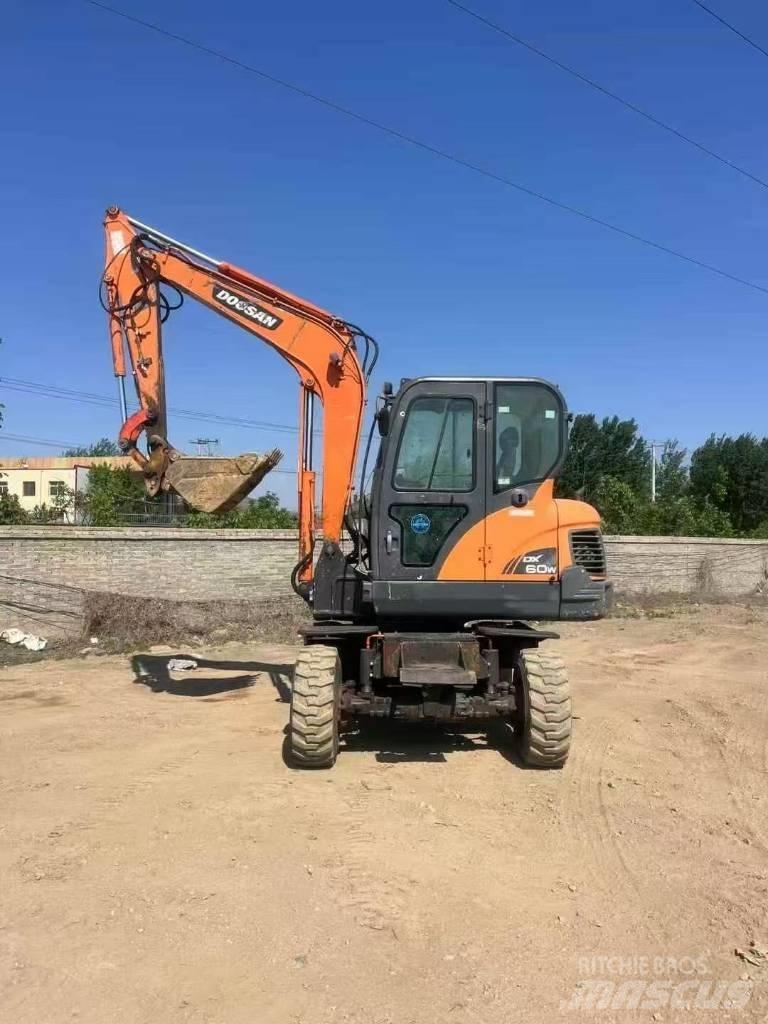 Doosan DX60W  휠 굴삭기