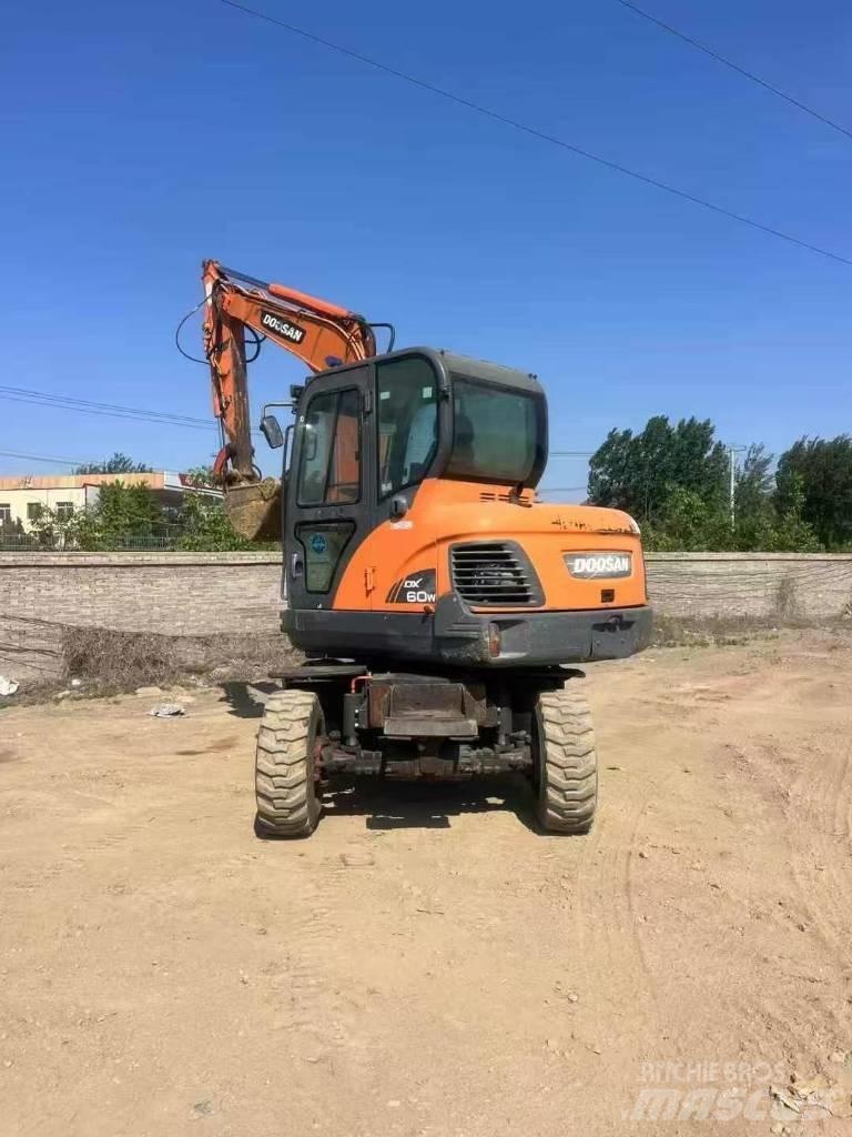 Doosan DX60W  휠 굴삭기