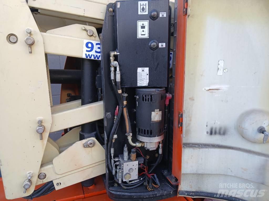 JLG E300AJP 관절형 전동이동 리프트