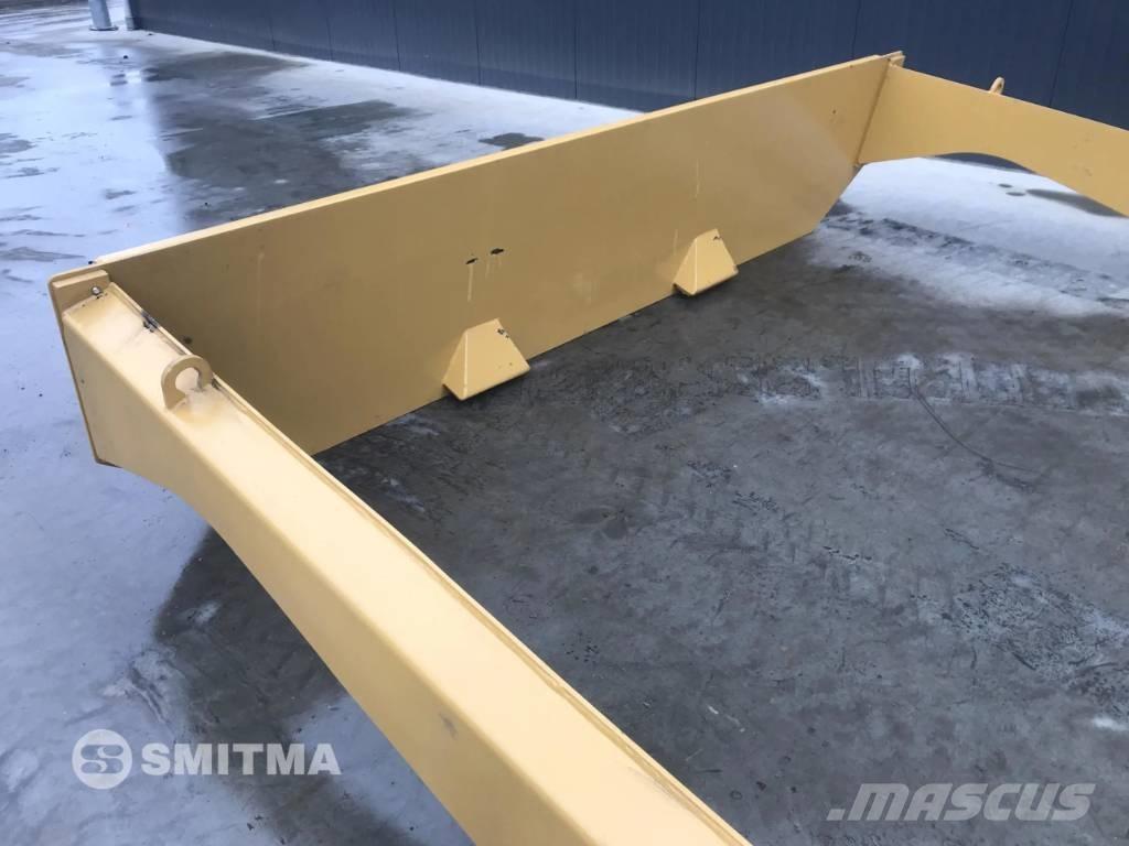 CAT 735B 테일게이트