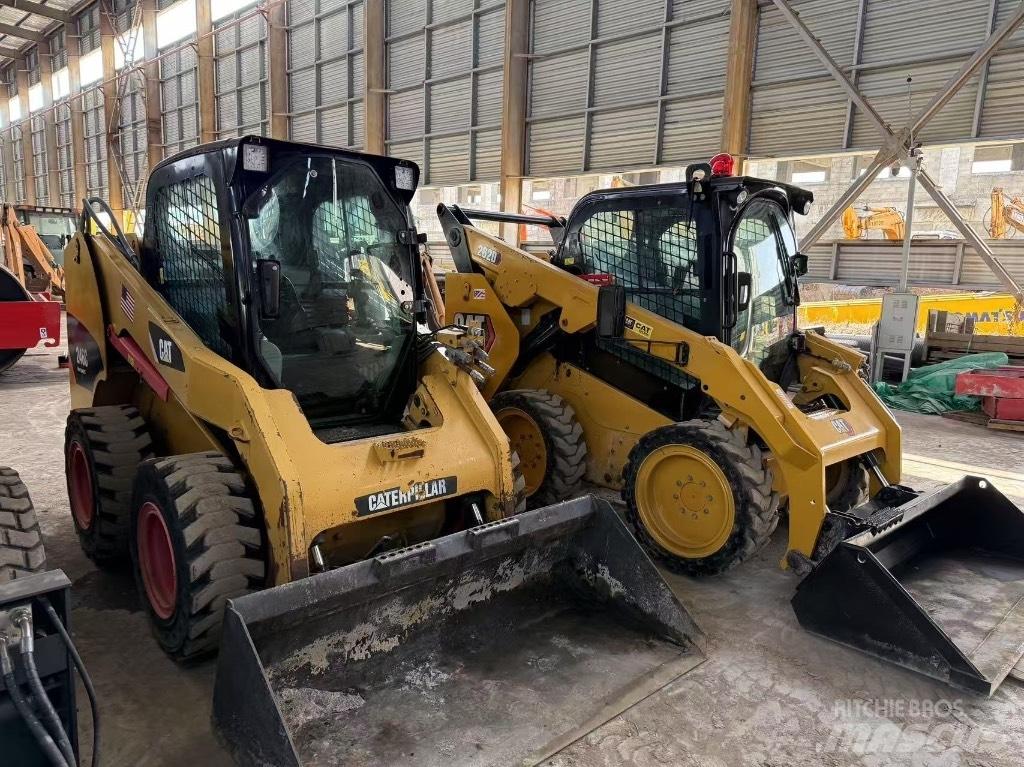 CAT 246C and 262D  스키드로더