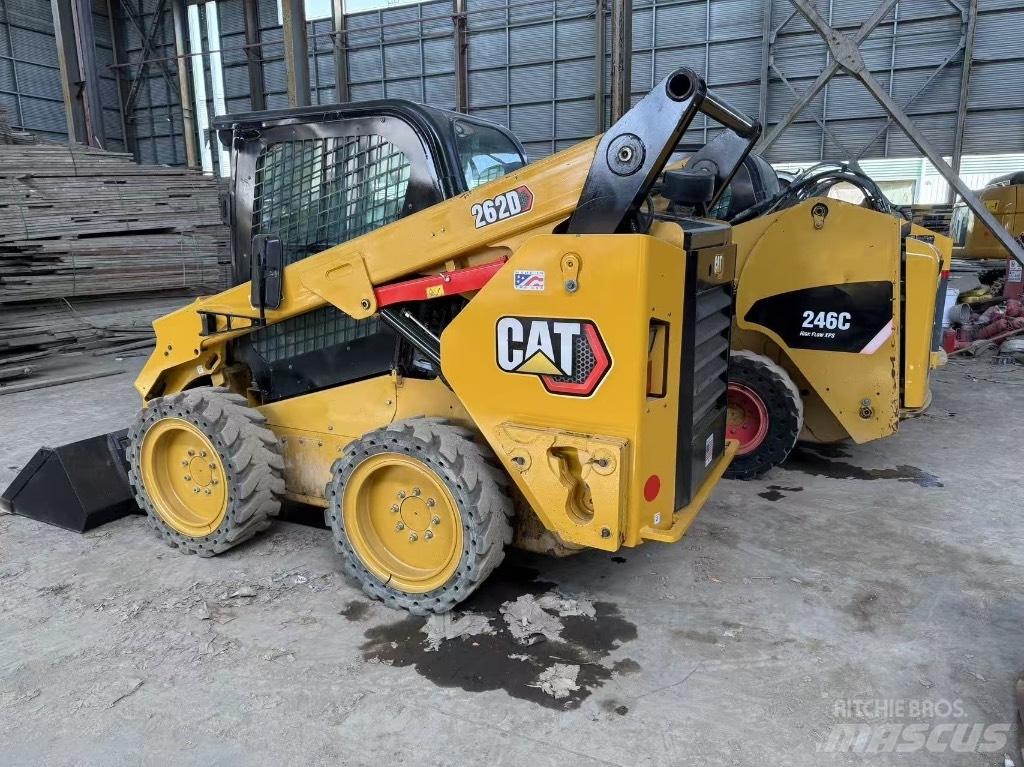 CAT 246C and 262D  스키드로더