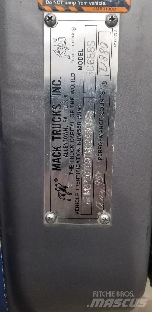 Mack RD 688 S 덤프 트럭