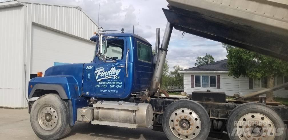 Mack RD 688 S 덤프 트럭