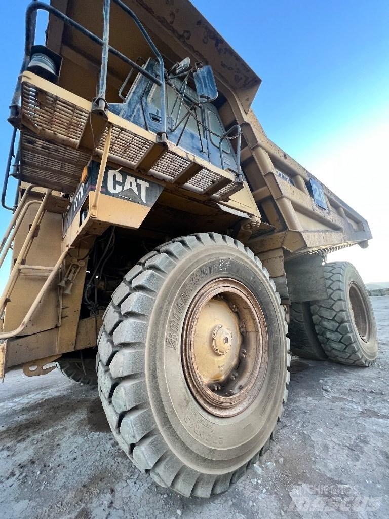 CAT 777D 건설현장 덤프트럭