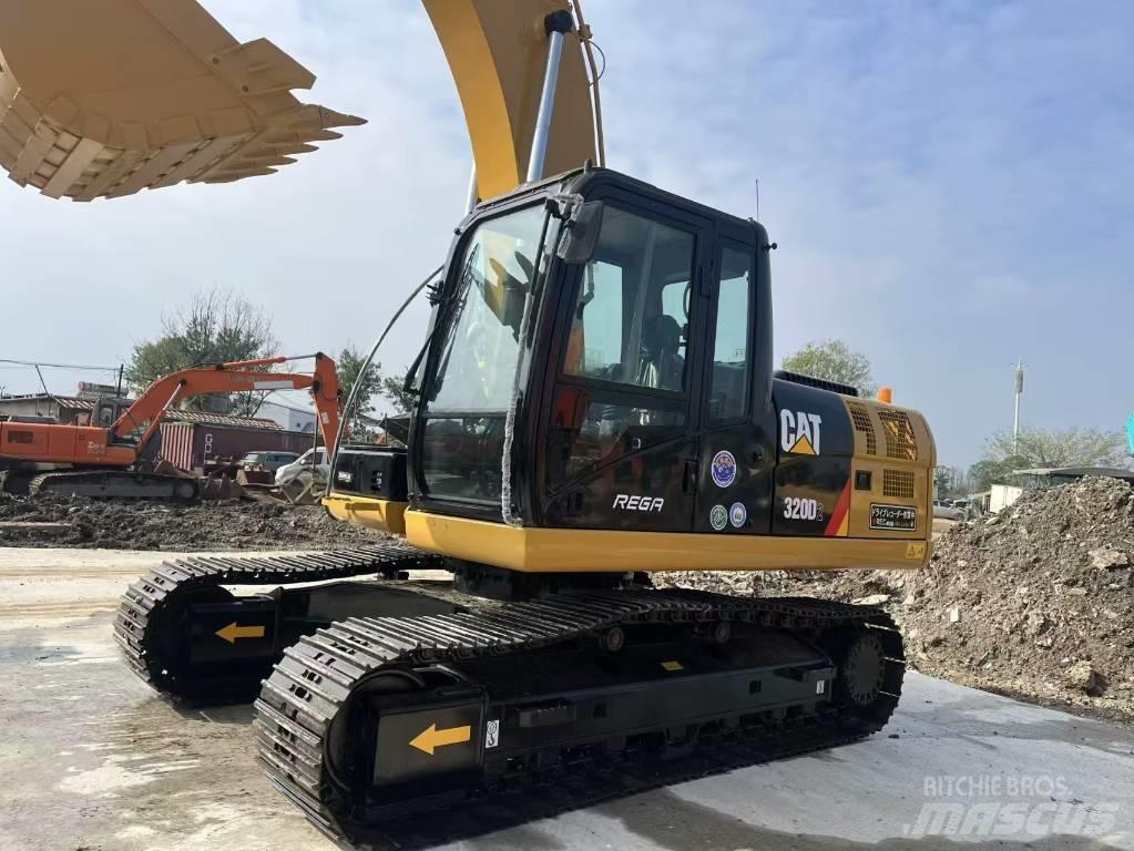 CAT 320 D 대형 굴삭기 29톤 이상