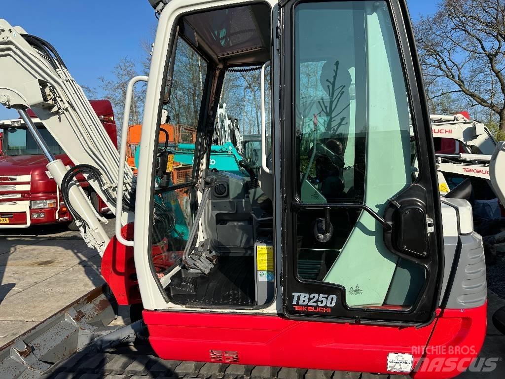 Takeuchi TB250 소형 굴삭기 7톤 미만