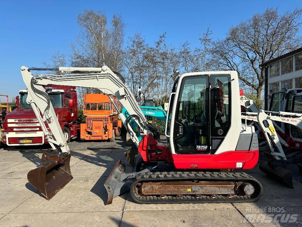 Takeuchi TB250 소형 굴삭기 7톤 미만