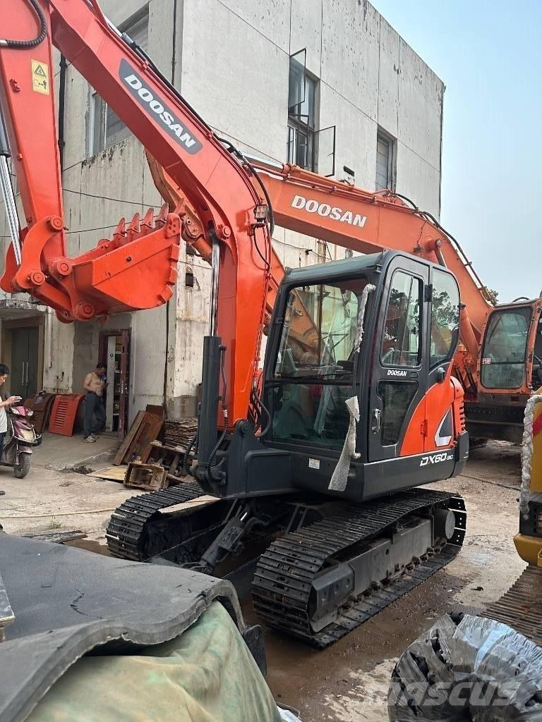 Doosan DX 60 소형 굴삭기 7톤 미만