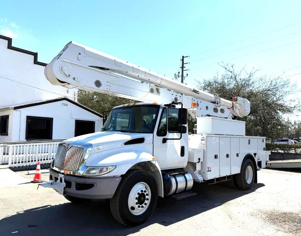 Altec AA 55 트럭 탑재 고소작업대