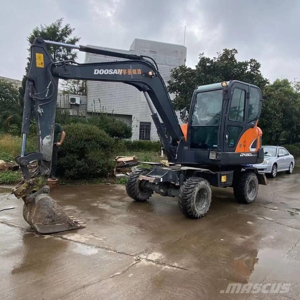 Doosan DX60W  휠 굴삭기