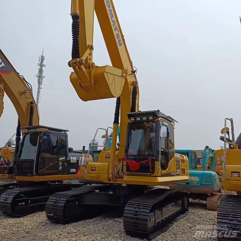 Komatsu PC 220 대형 굴삭기 29톤 이상
