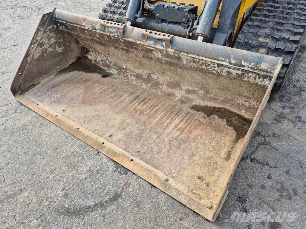 John Deere 331  스키드로더