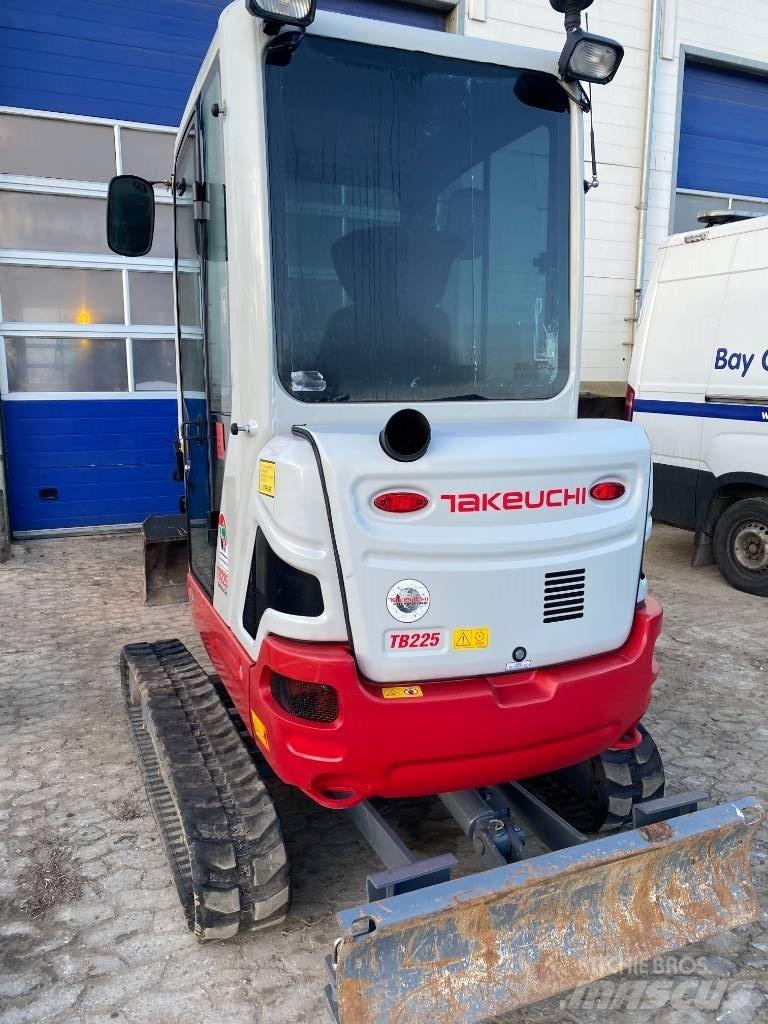 Takeuchi TB 225 소형 굴삭기 7톤 미만