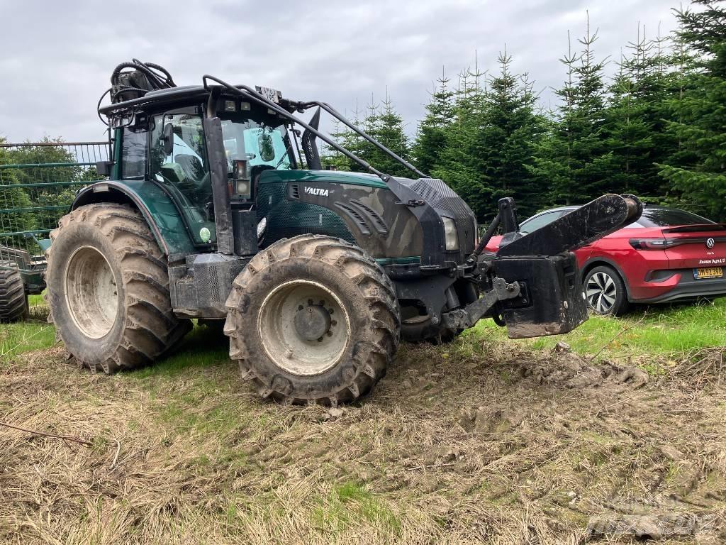 Valtra T 213 V 임업용 트랙터