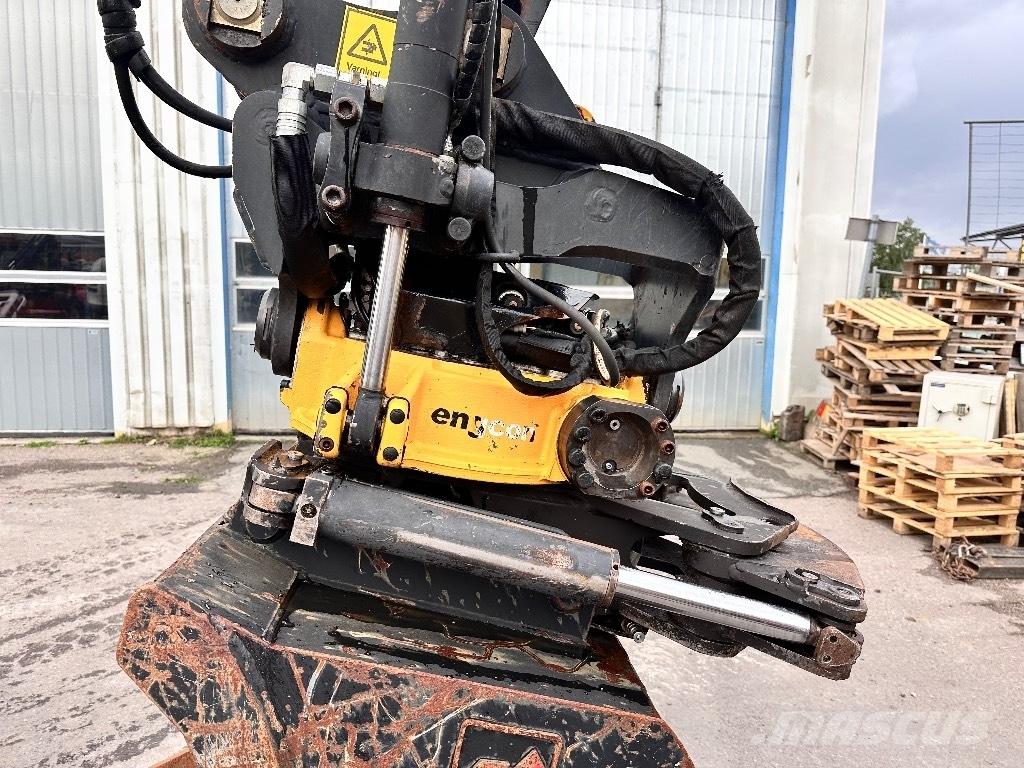 Schaeff TW 110  휠 굴삭기