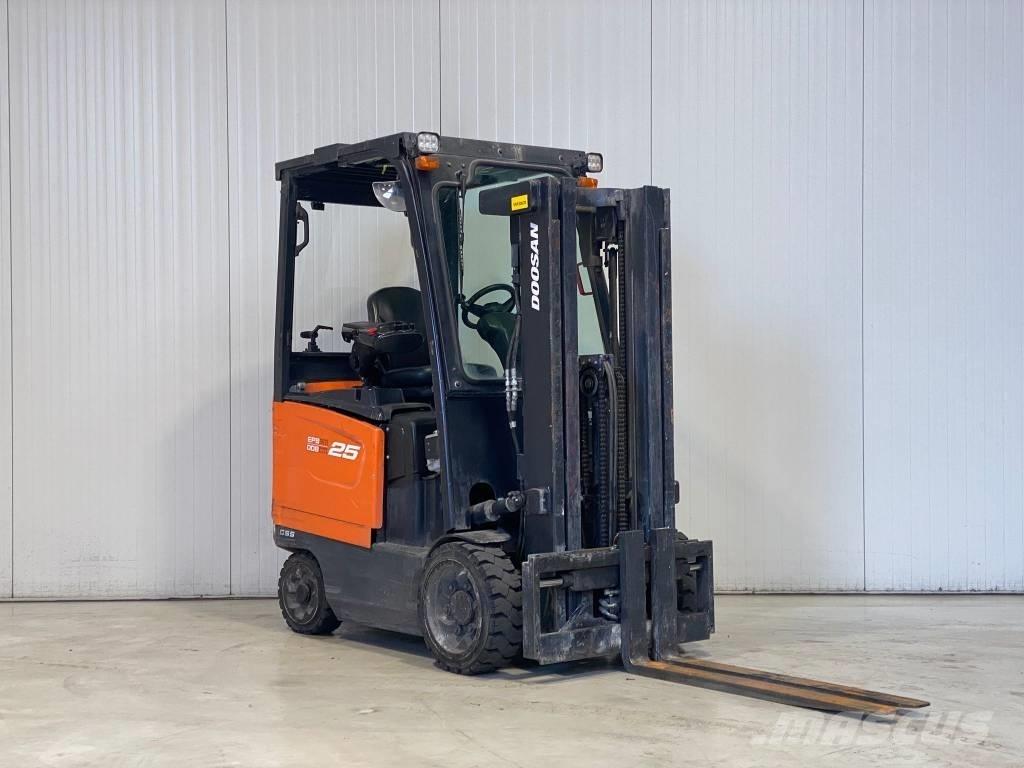 Doosan BC25S-7 전동 지게차