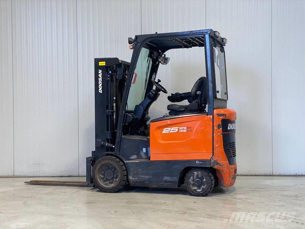 Doosan BC25S-7 전동 지게차