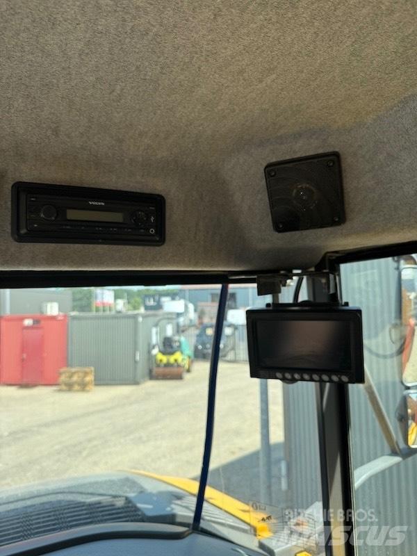 Volvo A 25 G 연결식 홀러