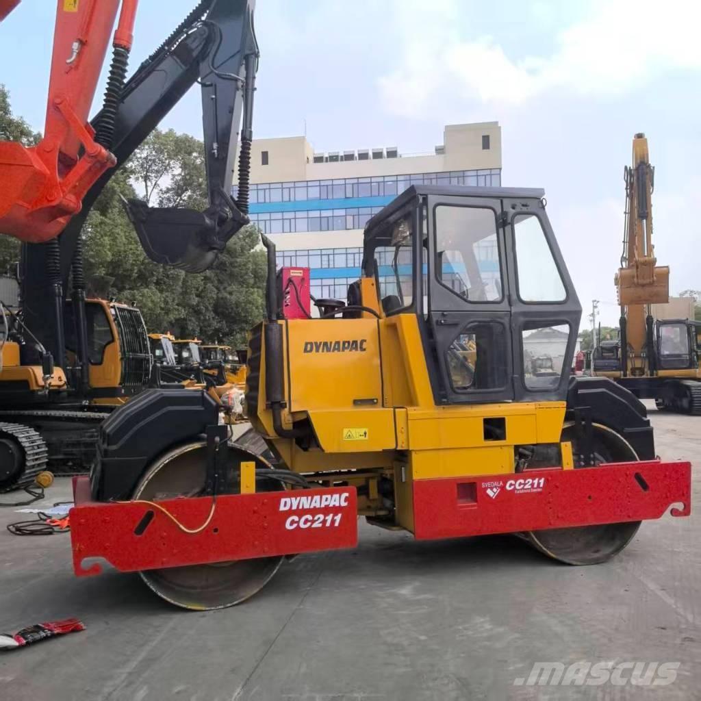 Dynapac CC 211 트윈 드럼 롤러