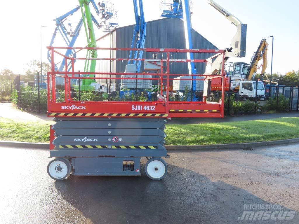 SkyJack SJ III 4632 가위형 리프트
