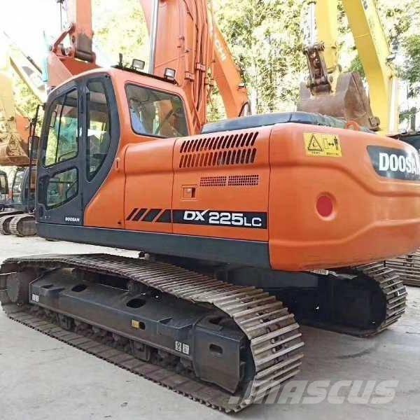 Doosan DX 225 대형 굴삭기 29톤 이상
