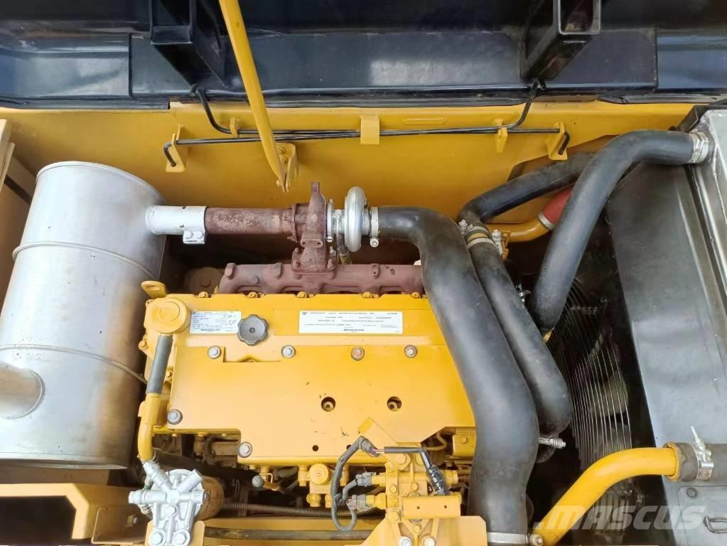 CAT 320 D 중형굴삭기 7톤-28톤