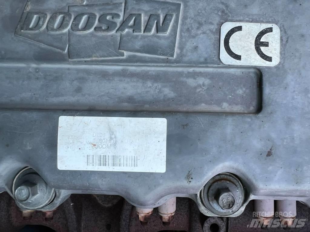 Doosan DX170W  휠 굴삭기