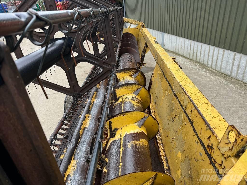 New Holland TX 67 콤바인 수확기
