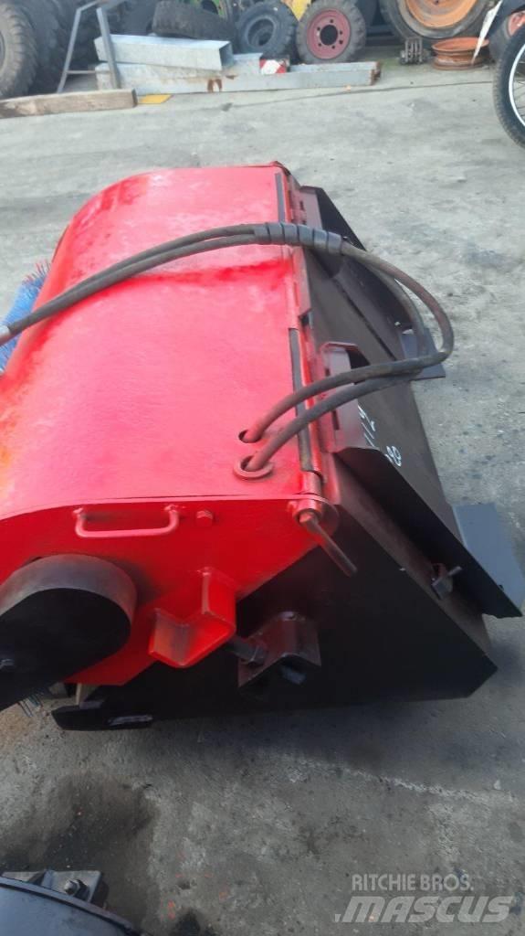 Bobcat 110 도로 청소차