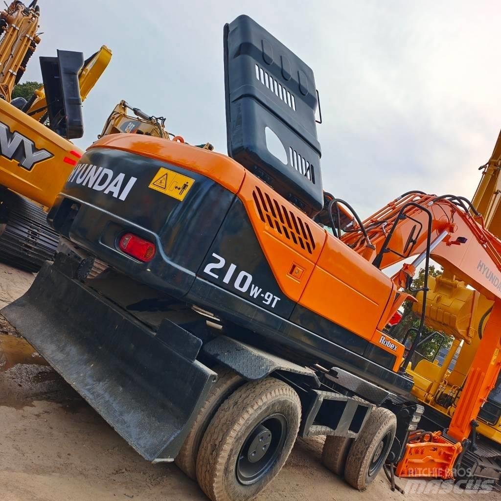 Hyundai 210W-9  휠 굴삭기