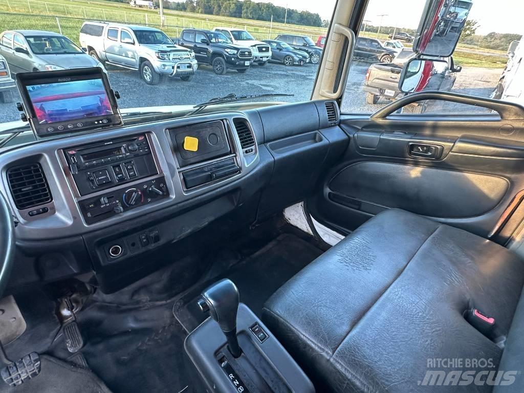 Hino 268 폐기물 수거 트럭