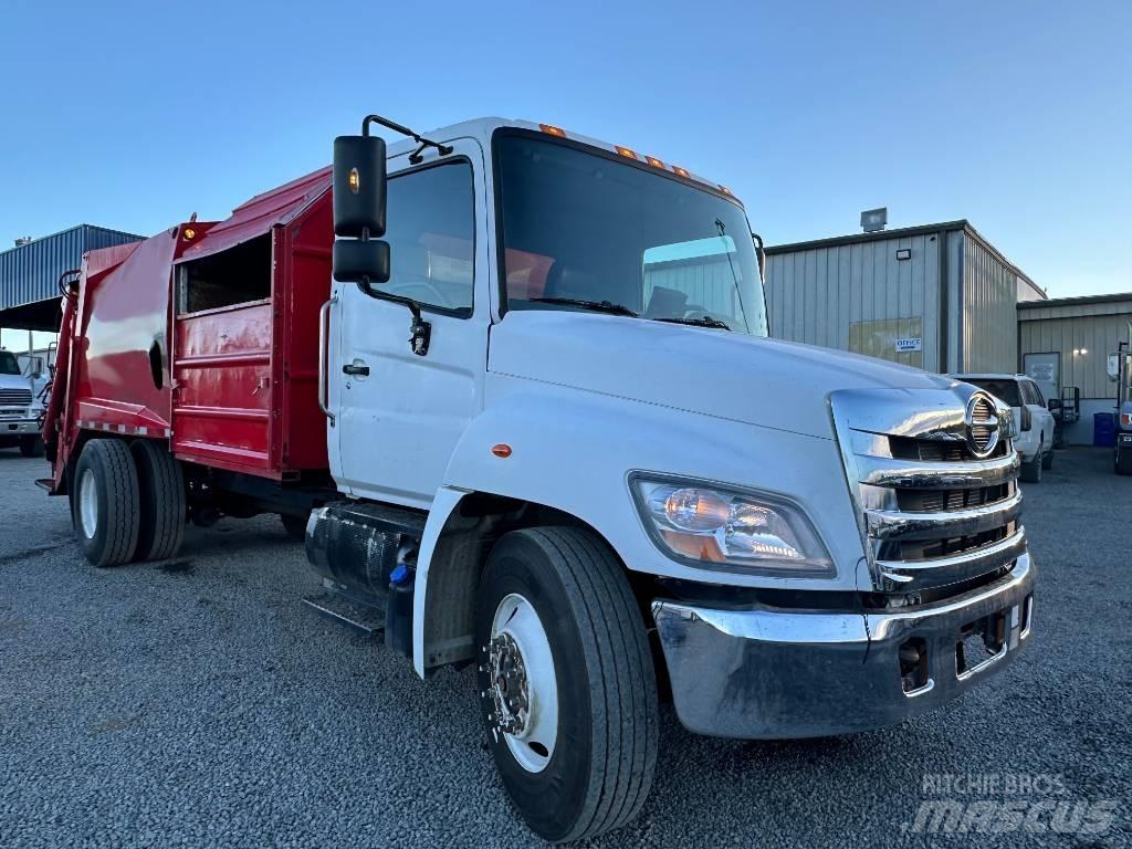 Hino 268 폐기물 수거 트럭