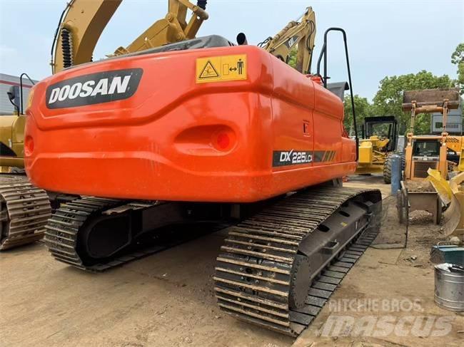 Doosan DX 225 LC 대형 굴삭기 29톤 이상