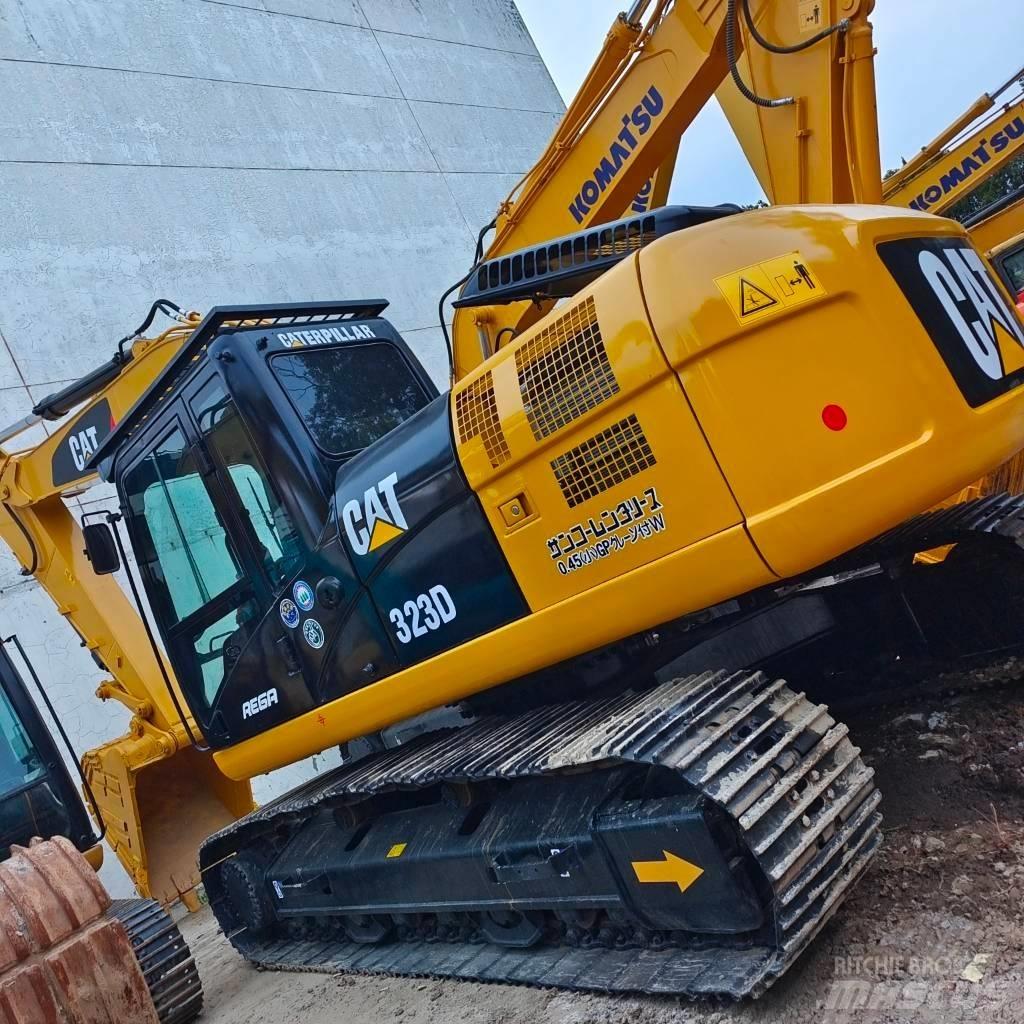 CAT 323 D 대형 굴삭기 29톤 이상