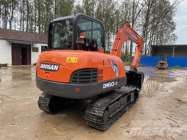 Doosan DH 60-7 소형 굴삭기 7톤 미만
