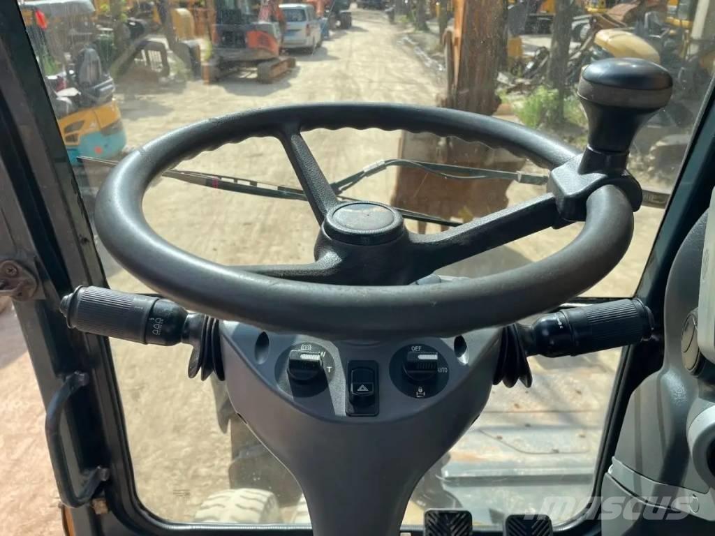 Hyundai R210W-9  휠 굴삭기