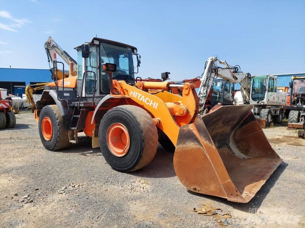 Hitachi ZW250  휠로우더