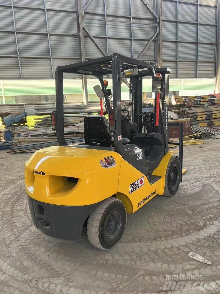 Komatsu FD 30 T-17 디젤 지게차