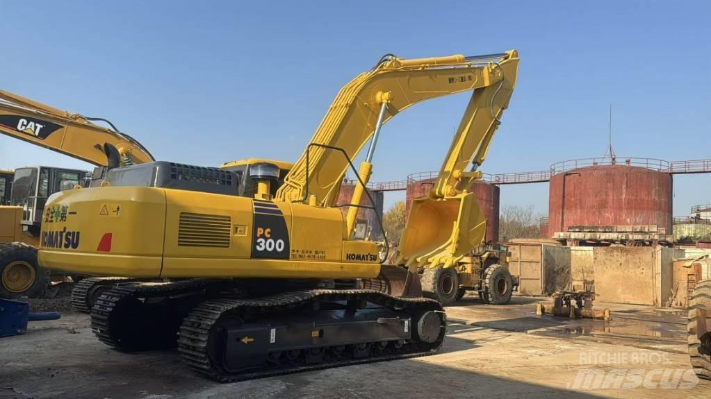 Komatsu PC 300 대형 굴삭기 29톤 이상
