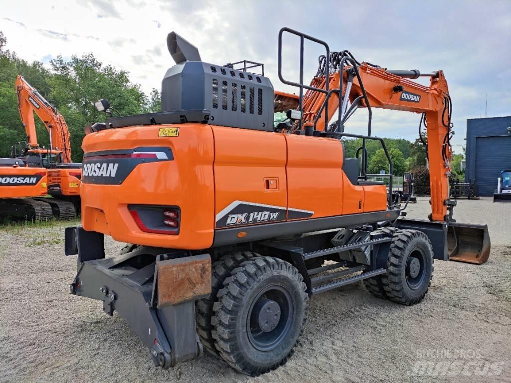 Doosan DX140W-7  휠 굴삭기