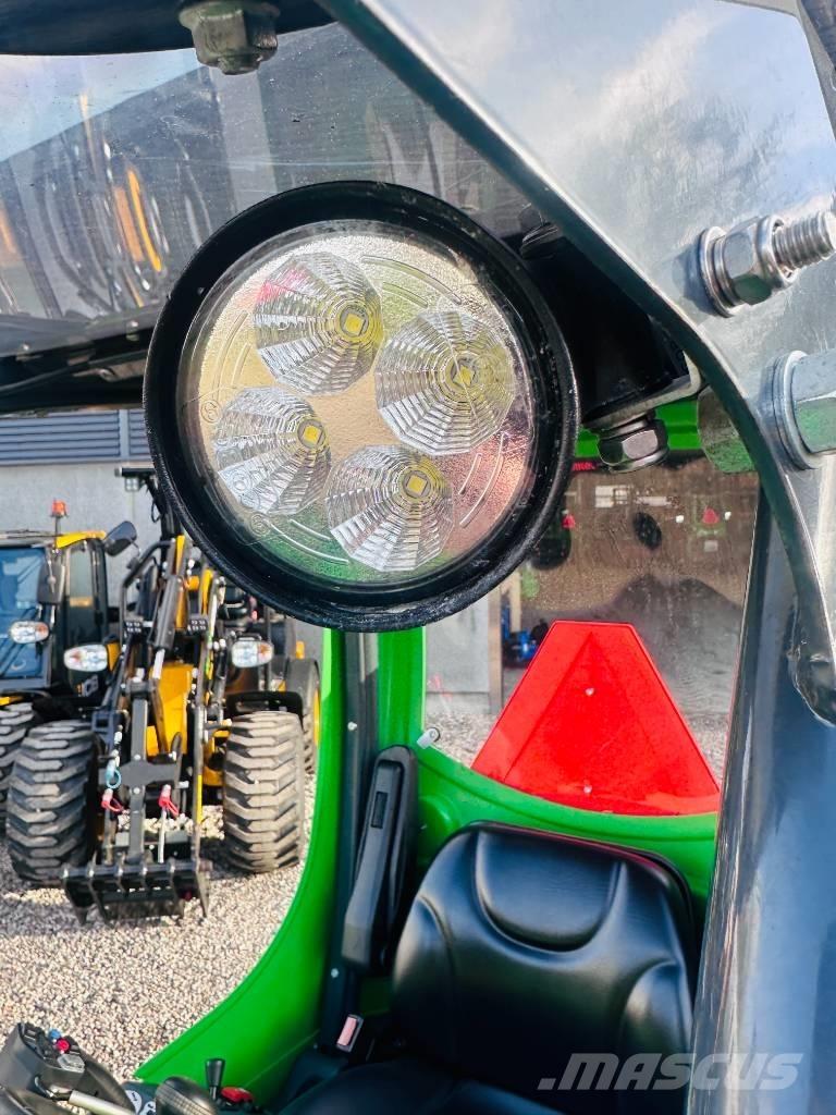 Avant 735 다목적 로더