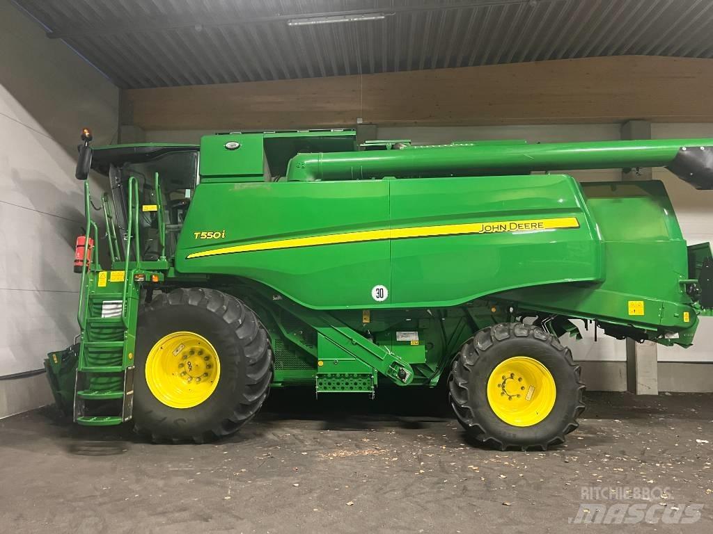 John Deere T550i 콤바인 수확기