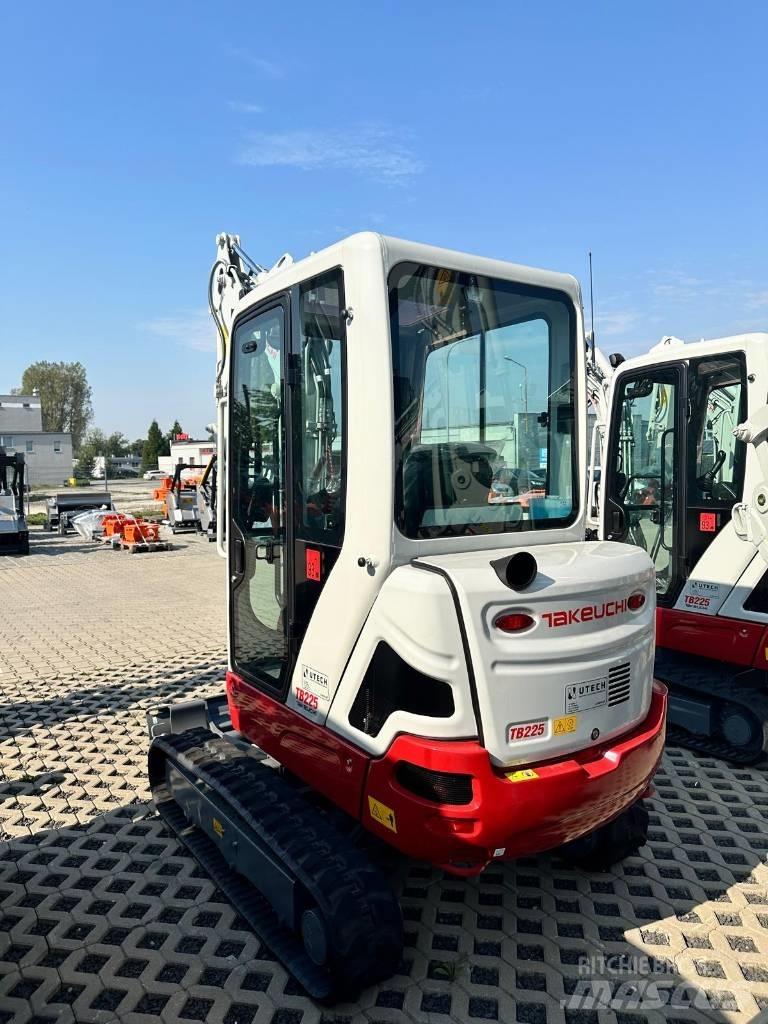 Takeuchi TB 225 V0 소형 굴삭기 7톤 미만