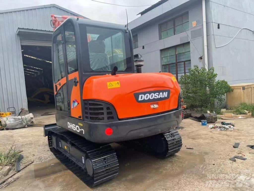 Doosan DH 60-7 소형 굴삭기 7톤 미만
